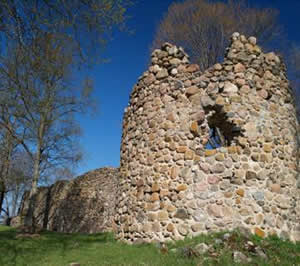 Alūksnes Livonijas ordeņa pilsdrupas, Schloss