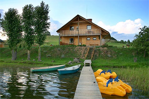 Azarkrosti, viesu māja