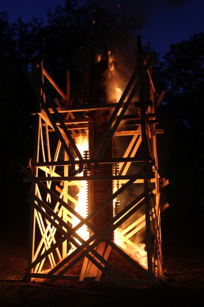  2015. gada Kandavas novada svētki. Mākslinieka Andra Millera veidotā ugunsskulptūra.