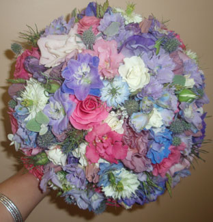 Bridal bouquet with mixed flowers. Author: Kristīna Meļņika