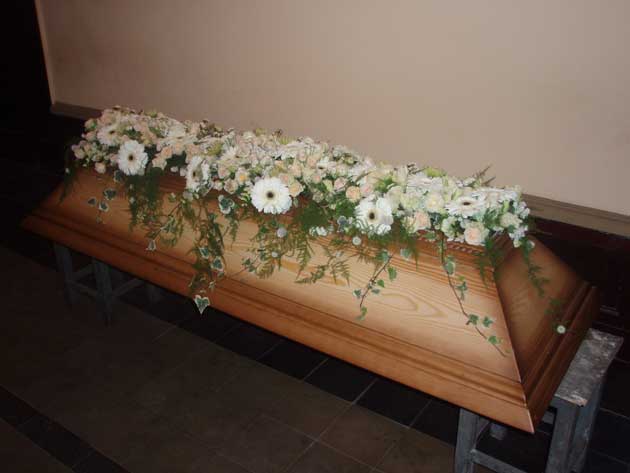 Decoration of coffins lids