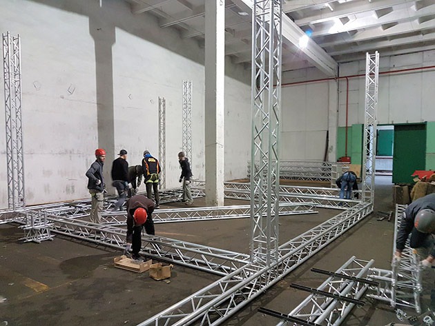 Stage constructions and podestura