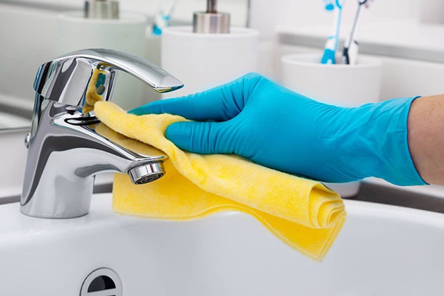 Reinigung und Desinfektion von Sanitäranlagen