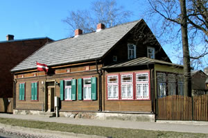 Ezera Māja, viesu nams