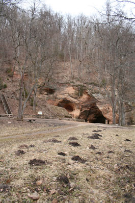Höhlen