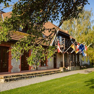 Kārļamuiža, hotel
