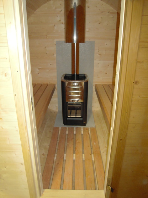 Barrel-shaped saunas