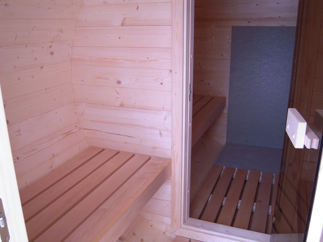 Barrel-shaped saunas