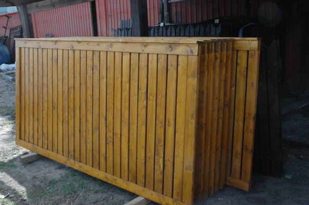 Wood fence stages