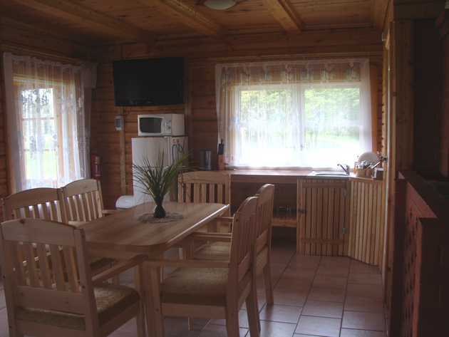 Upes māja
