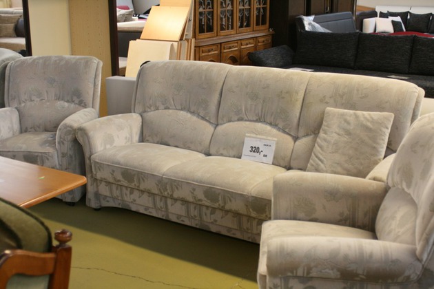 Mazlietots dīvānu mēbeļu komplekts dīvāns un divi krēsli, cena 320.EUR