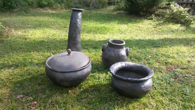 Šos un citus lielus puķu podus, vāzes iespējams iegādāties Rīgā veikalā Pienene.#‎pottery ‪#‎ceramic ‪#‎woodfired #‎travel #workshop#art #keramika