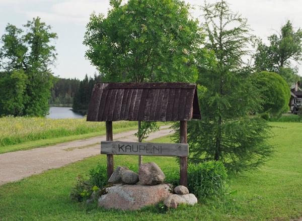 Piknika vieta pie Kaupēna ezera.