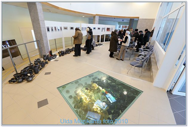Cepļa izņemšana un izstādes ekspozīcija Līvānu Amatniecības Centrā