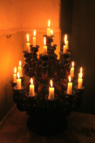 Romantisku gaisotni rada 49 sveces piecos svečturos