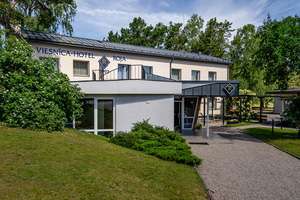 Roja, Hotel