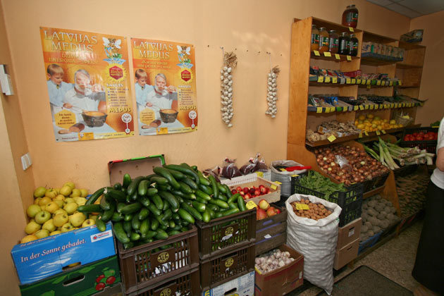 Fruit and greengroceries