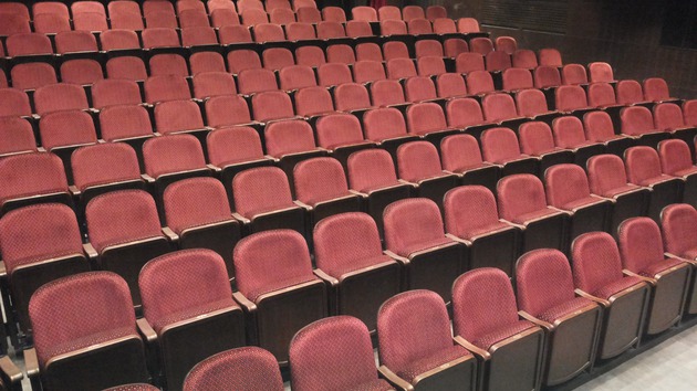 Krēsli teātriem un kultūras namiem