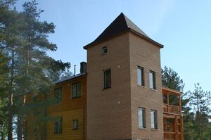 Rāznas stāvkrasti, viesu māja